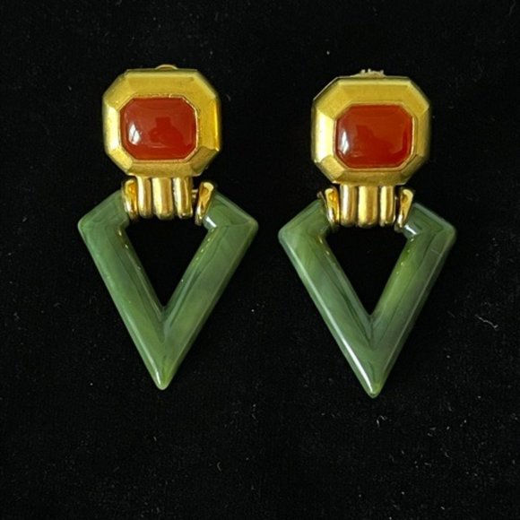 Jewelry - Unmarked Patrice  80's style earring